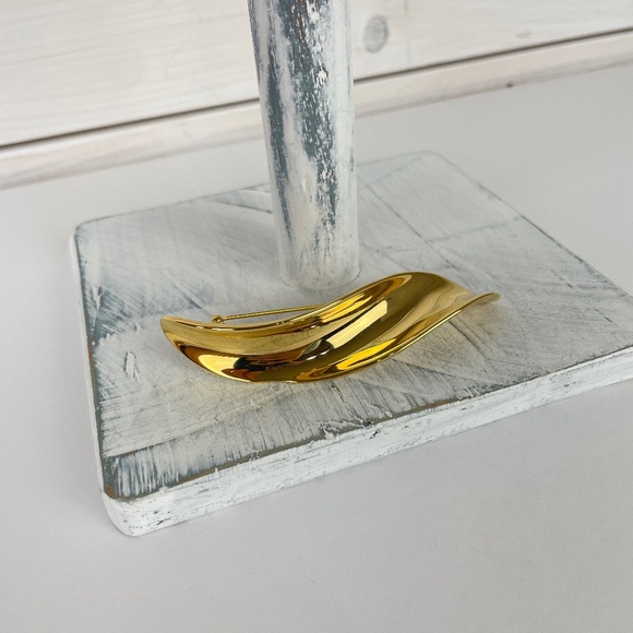Vintage Ann Klein Gold-tone Metal Wave Pin Brooch - Picture 1 of 3
